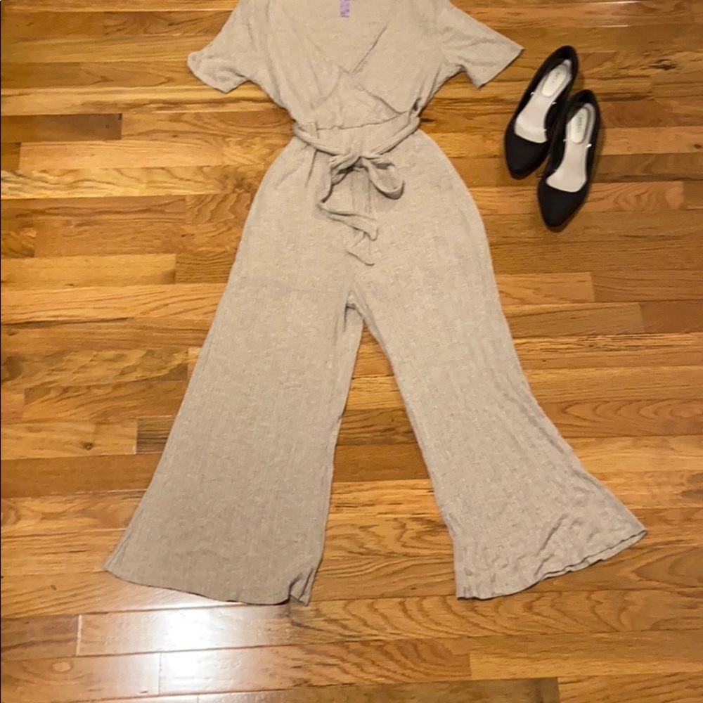Jumpsuits start here - Picture 2 of 3